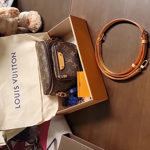 ⚠️NEW Authentic full set Louis Vuitton mini bumbag - Picture 9 of 10